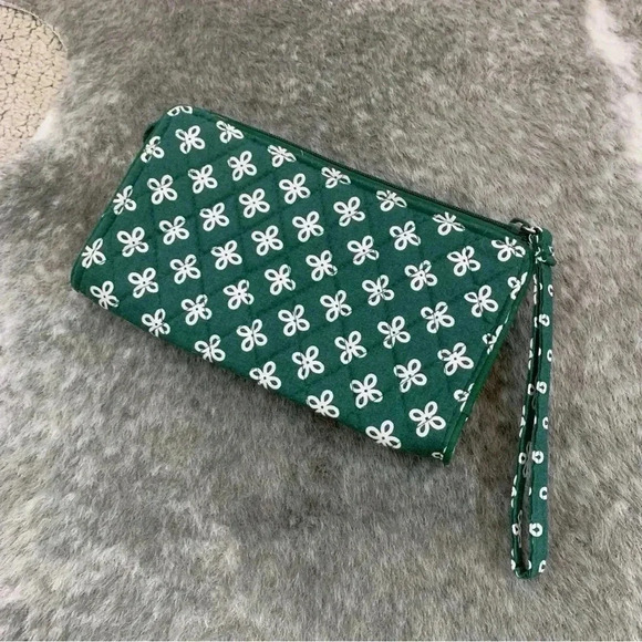 Vera Bradley Oregon Ducks Wristlet - Picture 5 of 13